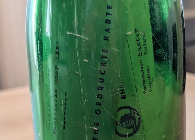 Erst Jahrzehnte später wurde die Flasche bei Bauarbeiten entdeckt. | Foto: Jan Zimmer/dpa