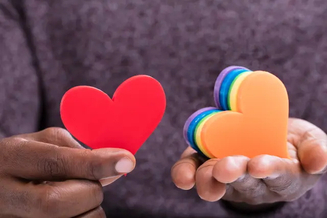 Bei der Aktion „Herzen hoch für dich!“ können Auszubildende Wünsche einreichen, die am 1. September in Frankfurt vorgelesen werden. | Foto: Andrey Popov/stock.adobe.com