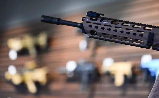 Heckler & Koch verkauft aktuell deutlich mehr Waffen. (Archivbild) | Foto: Bernd Weißbrod/dpa