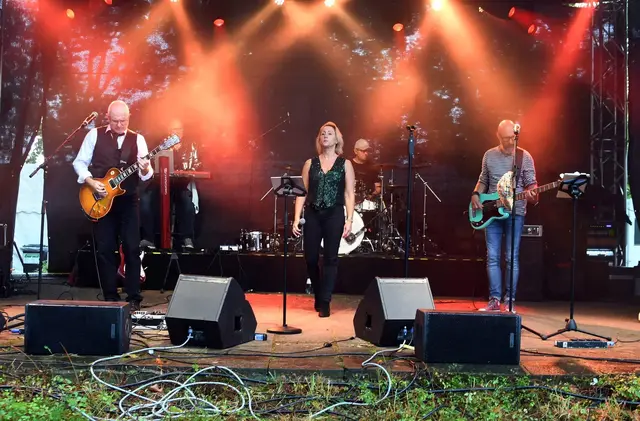 Die Band „Nova Blue“ sorgt am Samstagabend beim Waldfest auf der Hohen Loog für modernen Blues und Bluesrock. | Foto: Manfred Weiß/gratis