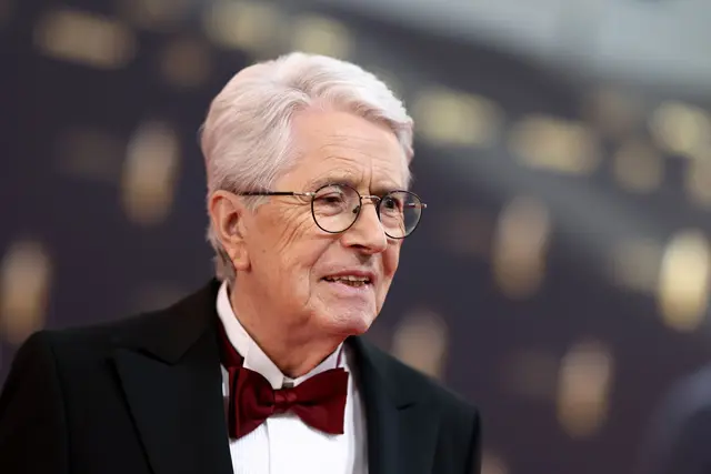 Moderator Frank Elstner kommt zur Verleihung des Deutschen Fernsehpreises in den MMC Studios. | Foto: Rolf Vennenbernd/dpa/dpa-mag