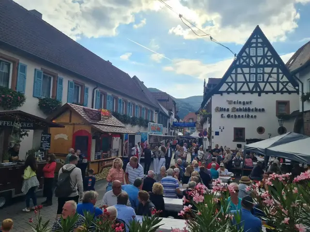 Endlich ist wieder Maademer Weinkerwe! Die romantischen Gassen und malerischen Plätze in St. Martin laden Jung und Alt zum Genießen und Verweilen ein.   | Foto: Tourist-Info St. Martin