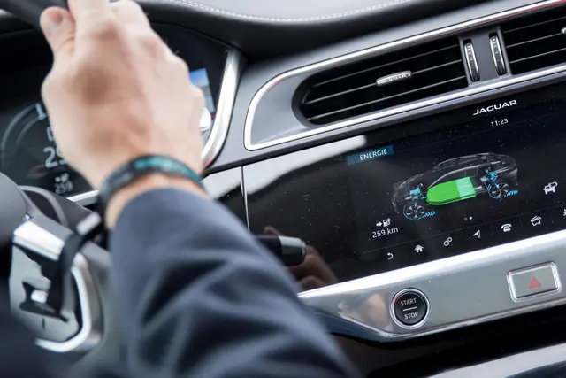 Auf die lange Sicht: Je fitter der Antriebsakku im E-Auto ist, desto länger die mögliche Reichweite. | Foto: Florian Schuh/dpa-mag