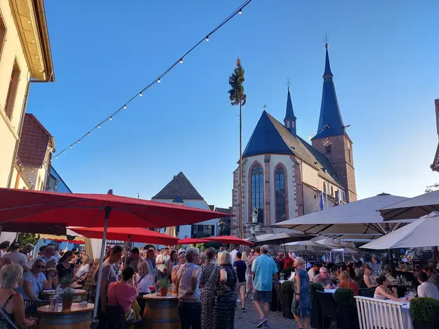 Die historische Altstadt wird während der Weinkerwe zum Treffpunkt für Weinliebhaber und Festbesucher. | Foto: Tourist-Info Deidesheim