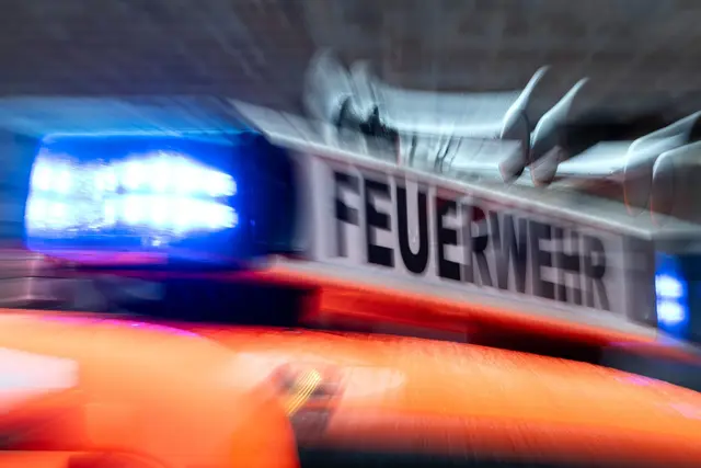 Die Feuerwehr wurde an ein Mehrfamilienhaus in Heilbronn gerufen. (Symbolbild) | Foto: Marijan Murat/dpa