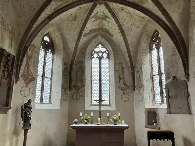 Die Alte Kapelle mit ihren beeindruckenden Malereien | Foto: Stephanie Walter