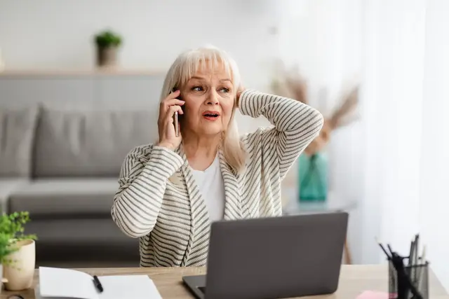Eine 69-jährige Frau aus Kaiserslautern verlor bei einem Investmentbetrug mehr als 60.000 Euro. Die Polizei Westpfalz warnt vor falschen Anlageversprechen im Internet und ermittelt. | Foto: Prostock-studio/stock.adobe.com