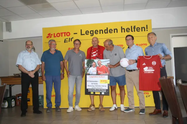 Auftakt zum Benefiz Spiel der Lotto-Elf in Steinwenden (von links) Ralf Guckenbiehl, Herbert Strauß, Edgar Schmitt, Steffen Schmitt, Marco Reich, Marcus Klein und Ralf Lessmeister.  | Foto: Eckhard Richter