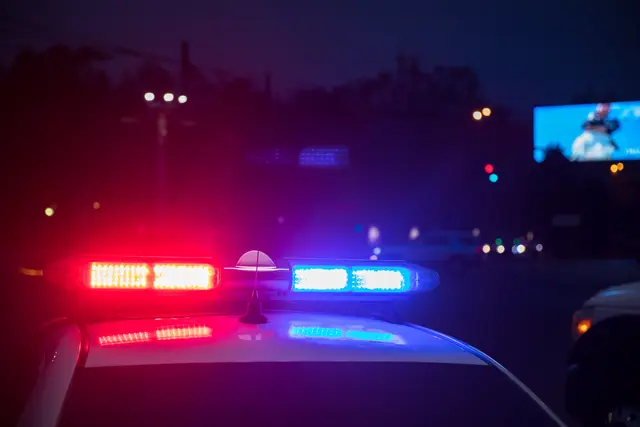 Ein junger Erwachsener soll in einem Supermarkt in der Ludwigshafener Innenstadt Getränkedosen gestohlen haben. Als ihn der Sicherheitsdienst ansprach, warf er nach Angaben der Polizei ein Messer weg. | Foto: Daniel/stock.adobe.com