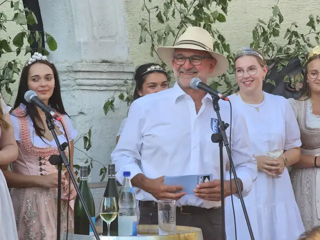 Ortsvorsteher Kay Lützel freut sich gemeinsam mit den Vereinen und Winzern auf zahlreiche Besucher beim Weinfest der Freundschaft. | Foto: Eva Bender