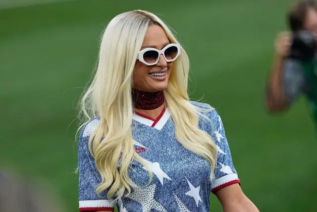 Paris Hilton legt ihre Nervosität erst auf der Bühne ab. (Archivbild) | Foto: Gregory Bull/AP/dpa