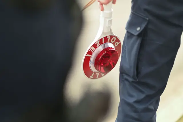 Die Anhaltesignale der Polizisten soll der Radfahrer ignoriert haben. (Symbolbild) | Foto: Katharina Kausche/dpa