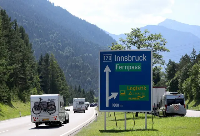 Wegen einer Demonstration wird der Fernpass am Samstag erneut für rund zwei Stunden gesperrt.  | Foto: Karl-Josef Hildenbrand/dpa
