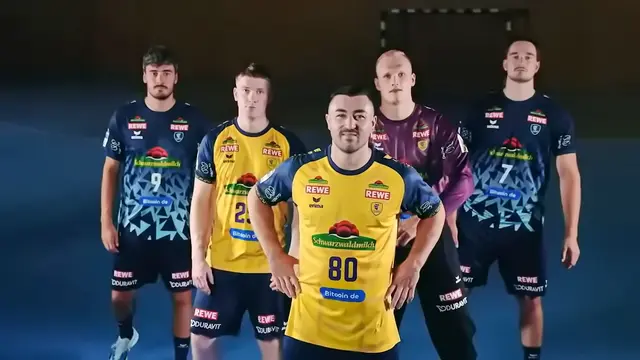 Neue Trikos | Foto: RNL