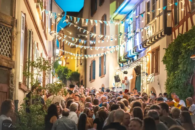 Das Gerberbachviertel - hier die Judengasse - gilt als Herzstück der Weinheimer Kerwe. | Foto: Robert Nagy