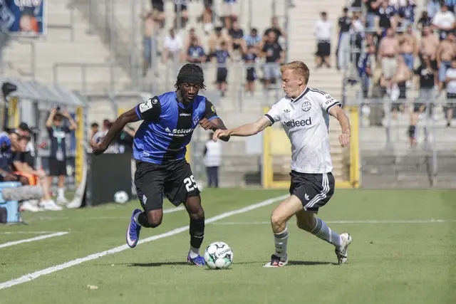 Waldhofs Jid Okeke (links) im Duell mit Frankfurts Jonathan Burkardt. 

 | Foto: Adler/PIX-Sportfotos