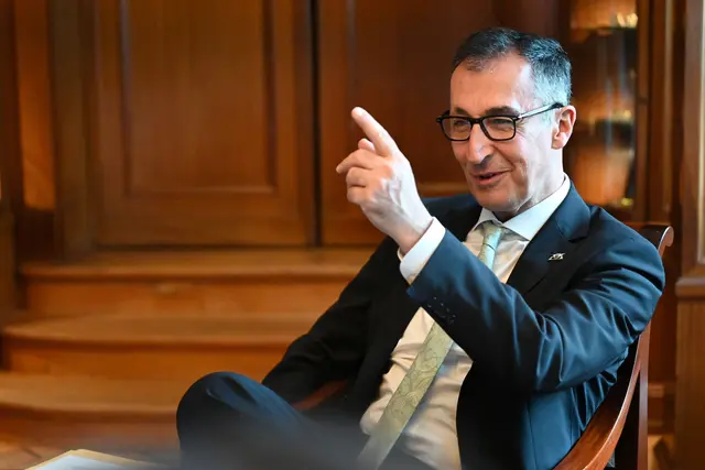 Özdemir ist bald 100 Tage im Amt. | Foto: Jennifer Kramer/dpa