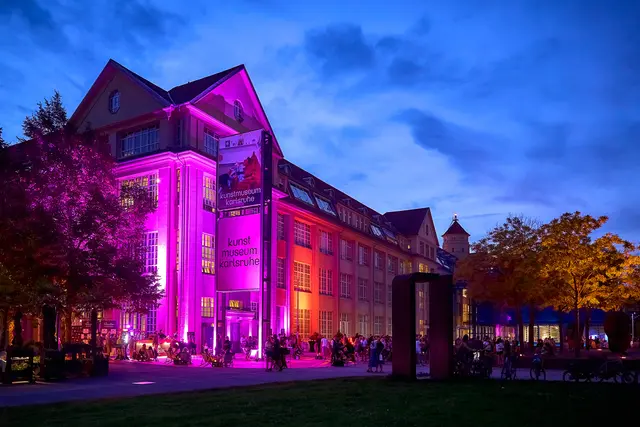 Trotz hochsommerlicher Temperaturen und eines warmen Sommerabends nutzten 31.000 Besucherinnen und Besucher die Gelegenheit, die kulturelle Vielfalt Karlsruhes zu entdecken. | Foto: KTG Karlsruhe Tourismus, Foto: Bruno Kelzer