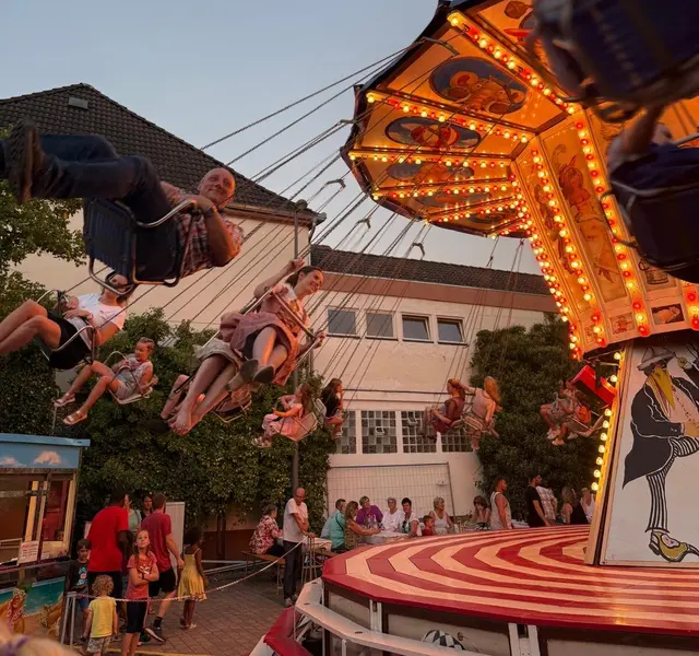 Die Bauern- und Winzerkerwe 2026 in Lachen-Speyerdorf bietet wieder ein abwechslungsreiches Programm für die ganze Familie – mit Kerweumzug, Musik, Weingenuss und vielen weiteren Highlights. | Foto: Christian Gerau