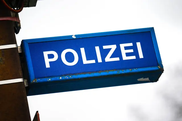 Die Polizei sucht Zeugen, um den Mann zu identifizieren. (Symbolbild) | Foto: Sina Schuldt/dpa