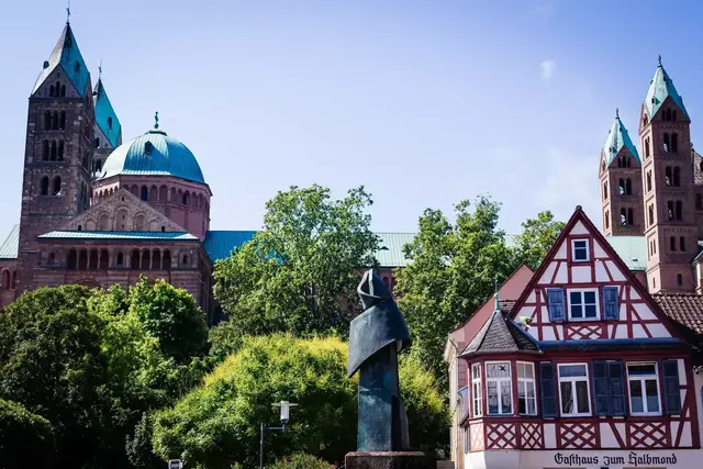 Zu jeder Jahreszeit einen Besuch Wert: die Altstadt von Speyer | Foto: Cornelia Bauer