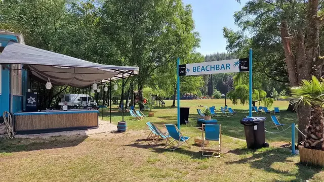 Der Badesee Gelterswoog ist bei Jugendlichen und Erwachsenen gleichermaßen beliebt. Der Strandbereich wurde komplett erneuert. | Foto: Ralf Vester