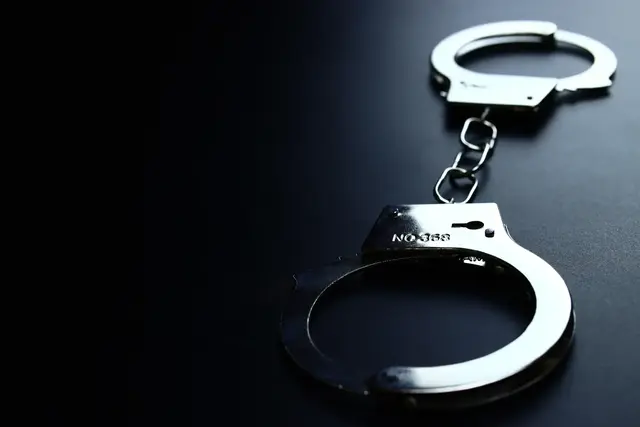 Bundespolizisten haben in Saarbrücken einen 30-Jährigen festgenommen. Gegen den Mann lag ein Vollstreckungshaftbefehl vor, er muss nun eine Freiheitsstrafe von fünf Monaten wegen Körperverletzung verbüßen. | Foto: Michael/stock.adobe.com