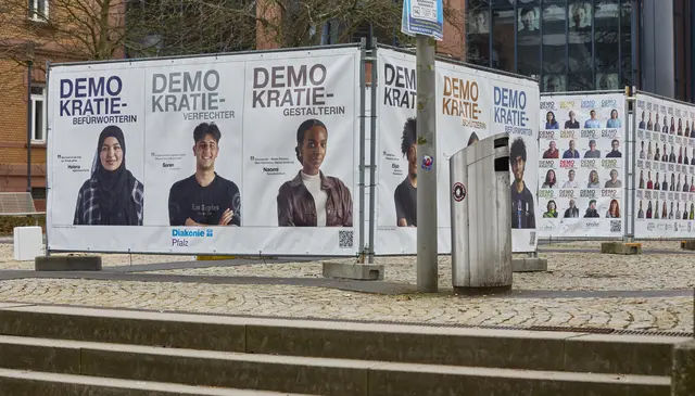 "Vielfalt macht stark" lautet der Titel der aktuellen Aktion mit dem Kaiserslauterer Fotografen Thomas Brenner. Er hat schon mehrfach Aktionen mit Personenporträts umgesetzt, unter anderem zu "Demokratie" (Foto) | Foto: Diakonisches Werk/gratis