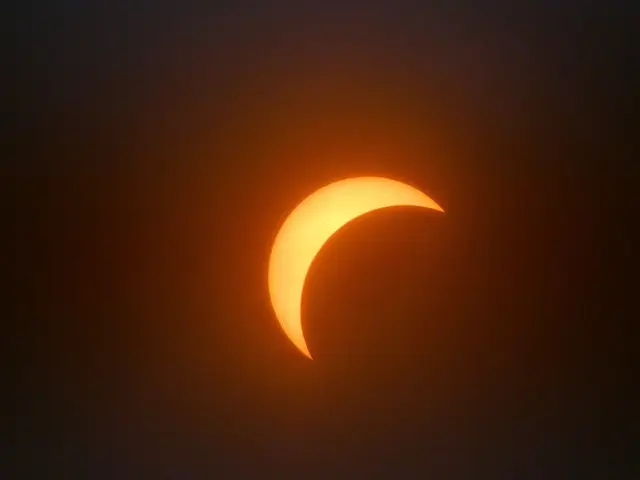 Partielle Sonnenfinsternis, bei der der Mond 90 Prozent der Sonnenscheibe bedeckt | Foto: IceuImgflip – Eigenes Werk, CC BY-SA 4.0, https://commons.wikimedia.org/w/index.php?curid=147210138