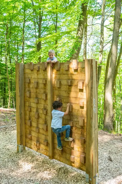 Am 29. August gibt es entlang des TrifelsErlebnisWegs und auf der Reichsburg Trifels Mitmach-Stationen, Museum und Bastelangebot für Familien. | Foto: © Verein SÜW Annweiler e.V., Fotograf: Dominik Ketz