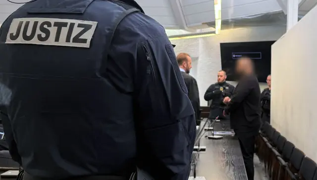 Mit Spannung werden die Urteile gegen die insgesamt vier Männer und die ebenfalls angeklagte Frau erwartet. (Archivbild)  | Foto: Martin Oversohl/dpa