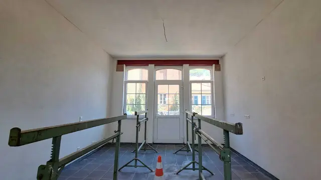 Dieser ehemalige Wartesaal wird zur Küche. | Foto: KHV Harthausen