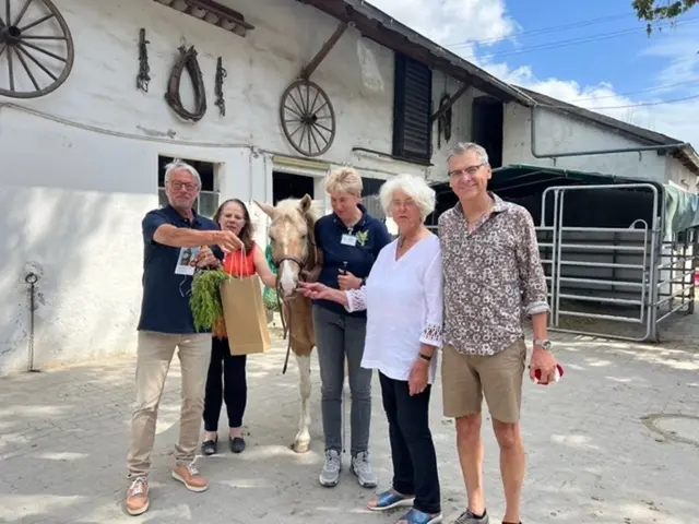 Cordier und Langer auf dem Reiterhof   | Foto: Bürgerstiftung Ludwigshafen