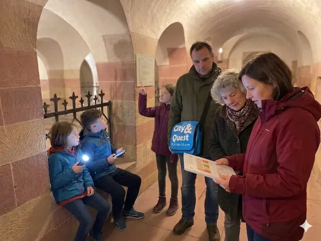 Zwei bis sechs Personen können bei einer unterhaltsamen Rallye den Dom auf eigene Faust erkunden. Im September fließt der komplette Erlös in den Erhalt des Speyerer Unesco-Welterbes. | Foto: KI-generiert