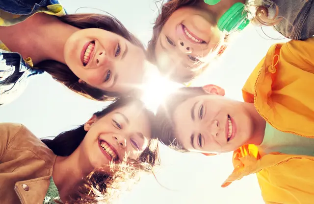 Verkaufsoffener Sonntag Bad Bergzabern 2026: Am Kindertag erleben die kleinen und großen Besucher in der Innenstadt ein buntes Spiel- und Einkaufsangebot. (Symbolbild) | Foto: stock.adobe.com/Syda Productions