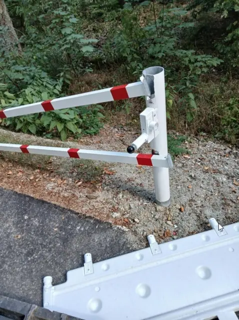 Erneut sind Schranken am Radweg auf der ehemaligen K4 zwischen Winnweiler und Wingertsweilerhof mutwillig beschädigt worden. Die Polizeiinspektion Rockenhausen ermittelt wegen Sachbeschädigung und sucht Zeugen. | Foto: Polizeiinspektion Rockenhausen