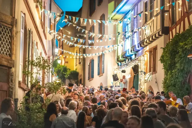Das Gerberbachviertel - hier die Judengasse - gilt als Herzstück der Weinheimer Kerwe. | Foto: Robert Nagy