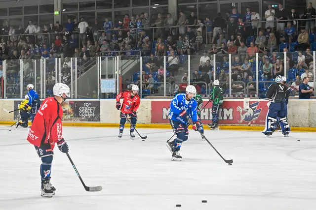 Das erste öffentliche Eistraining der Adler lockte sehr viele Fans in die Nebenhalle Süd. | Foto: Ruffler/PIX-Sportfotos
