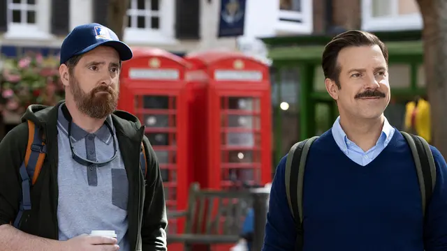 Humor, Wärme und erstaunlich ehrliche Figuren: „Ted Lasso“ wirkt zunächst wie eine Sport-Comedy, entwickelt sich aber schnell zu einer der besten Serien der vergangenen Jahre. | Foto: Apple TV