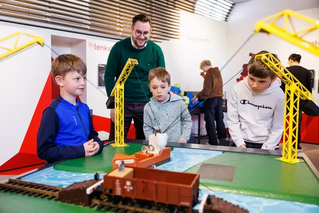 Die MS experimenta hat Mitmachstationen, Workshops und 360-Grad-Filme an Bord. | Foto: experimenta gGmbH