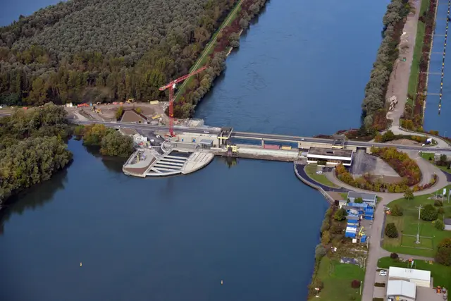 Laufwasserkraftwerke der EnBW erzeugen wegen Trockenheit weniger Strom. (Archivbild) | Foto: picture alliance / dpa