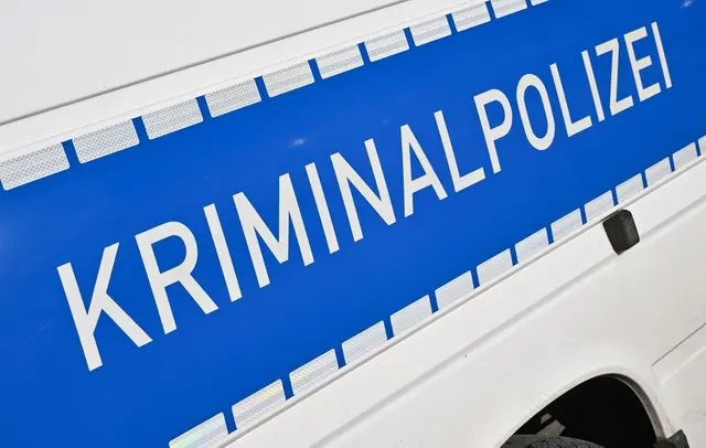 Nach der Sprengung eines Geldautomaten in Hennef ermittelt die Kriminalpolizei. (Symbolbild) | Foto: Patrick Pleul/dpa
