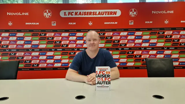 Im Presseraum des Fritz-Walter-Stadions wird Christian Baron am 18. August aus seinem neuen Buch lesen. Die 250 Tickets für die Veranstaltung sind bereits restlos ausverkauft. Bei Thalia in Kaiserslautern gibt es am 9. September eine weitere Lesung. | Foto: Ralf Vester