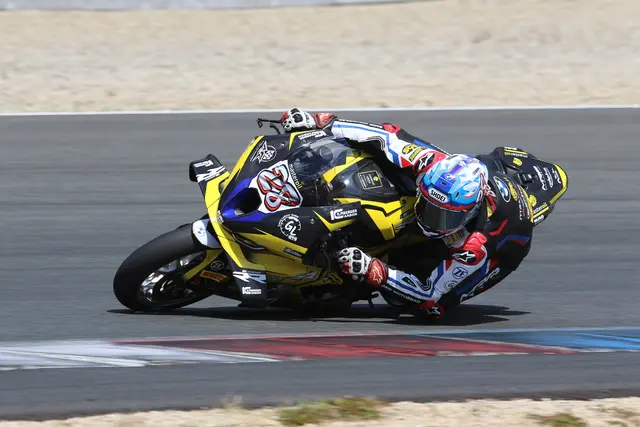 Markus Reiterberger aus Obing gelang nach dem Sturz im 1.Rennen der Superbike-Klasse ein zweiter Platz im 2.Rennen. | Foto: Harald Göser