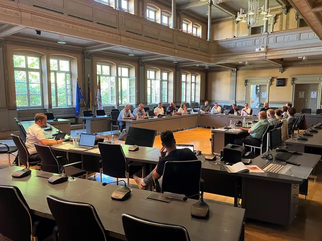 Wer einen Termin plant, schaut in den Kalender: In Speyer trifft sich das Netzwerk für Arbeit und Ausbildung im Rathaus. | Foto: Stadt Speyer