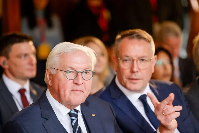 Fingerzeig aus dem Hintergrund: SPD-Vize Schweitzer (r.) hat klare Vorstellungen, wer auf Bundespräsident Steinmeier folgen sollte | Foto: Thomas Banneyer/dpa
