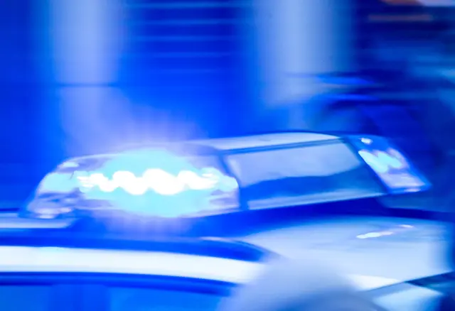 Die Polizei hat den Mann so schnell wie möglich von der Autobahn geholt. (Symbolbild) | Foto: Jens Büttner/dpa