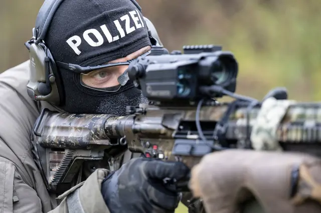 Innenminister Schwickert sieht Rheinland-Pfalz für Drohnenangriffe gut aufgestellt. (Archivbild) | Foto: Boris Roessler/dpa