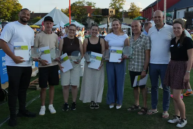 Tyler Mabry (Ehemann von Yemisi Mabry), Michael Ohler, Simone Illing, Bianca Illing, Messane Bräutigam, Gerhard Metzt, Landrat Martin Brandl, Juliette Gainon (Ehrenamtsbeauftragte der Kreisverwaltung Germersheim und Organisatorin der Sportlerehrung) | Foto: kv ger - mda/frei