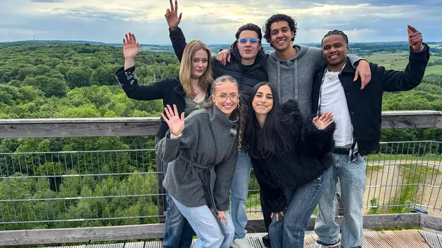 Die Allstars-WG - Wildes Waldabenteuer: Sechs ehemalige WG-Protagonistinnen und Protagonisten erleben ein Wochenende im Wald mit Jurten, Challenges und Teamalltag. | Foto: KiKA - Der Kinderkanal ARD/ZDF, Foto: ZDF/Matthias Busch